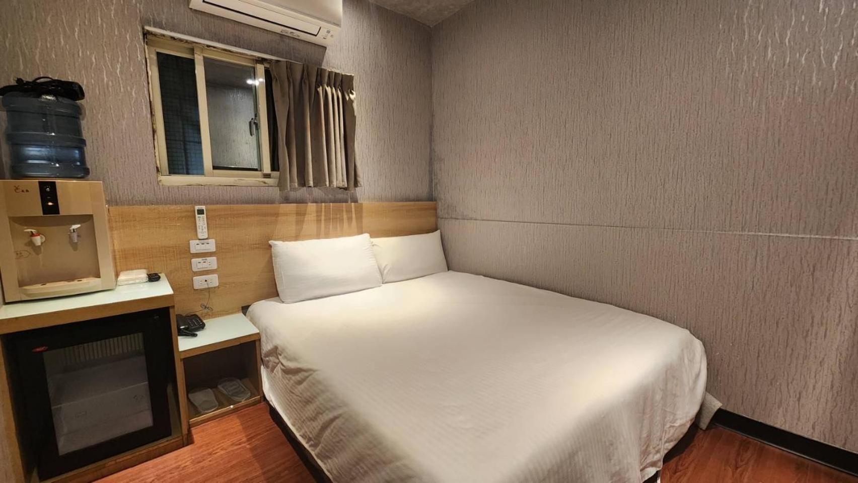 Yung Feng Hotel Кийлунг Екстериор снимка