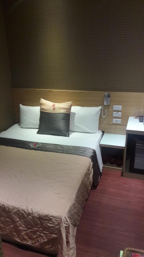 Yung Feng Hotel Кийлунг Екстериор снимка