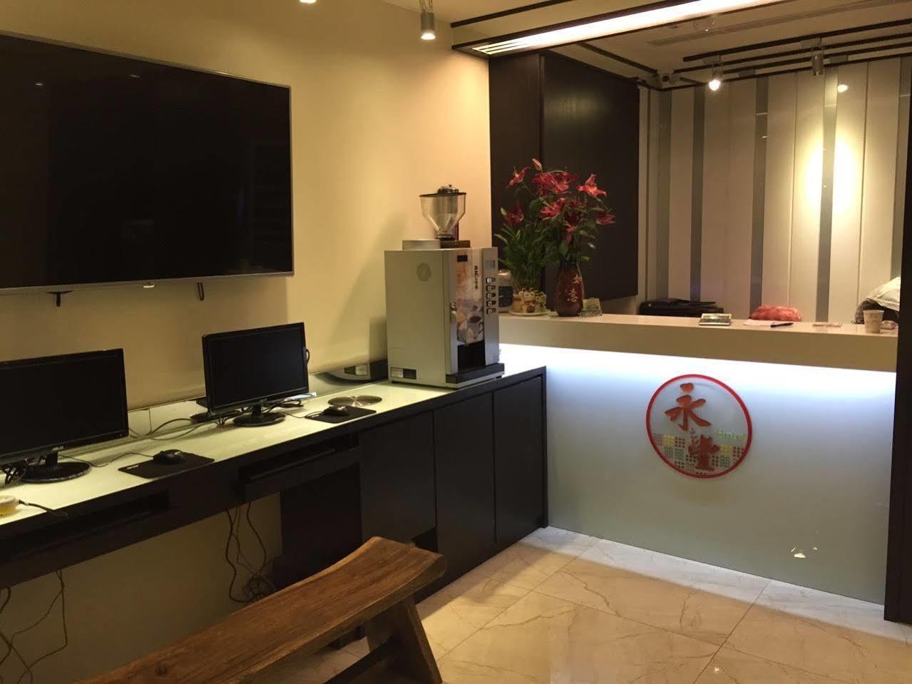 Yung Feng Hotel Кийлунг Екстериор снимка