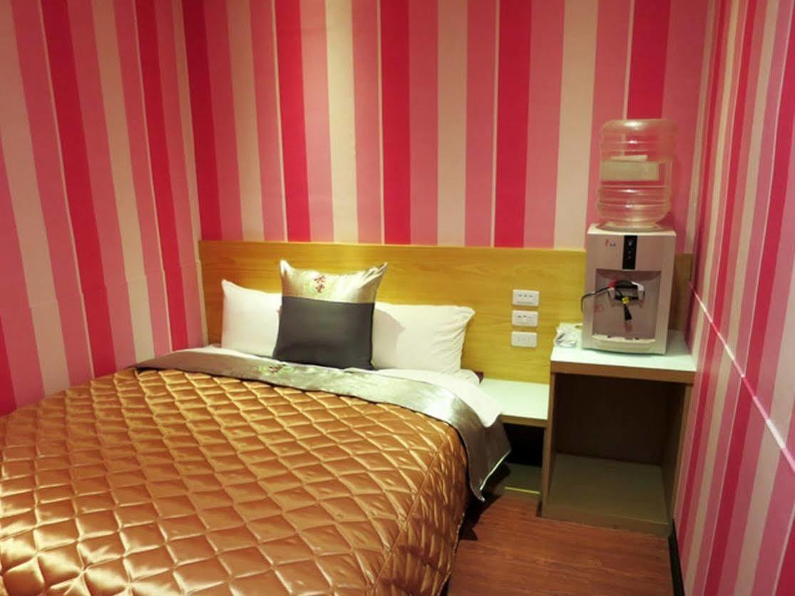 Yung Feng Hotel Кийлунг Екстериор снимка